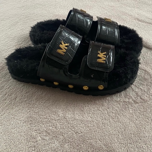 Michael Kors Stark Studded fur slides size 10 - Picture 2 of 5